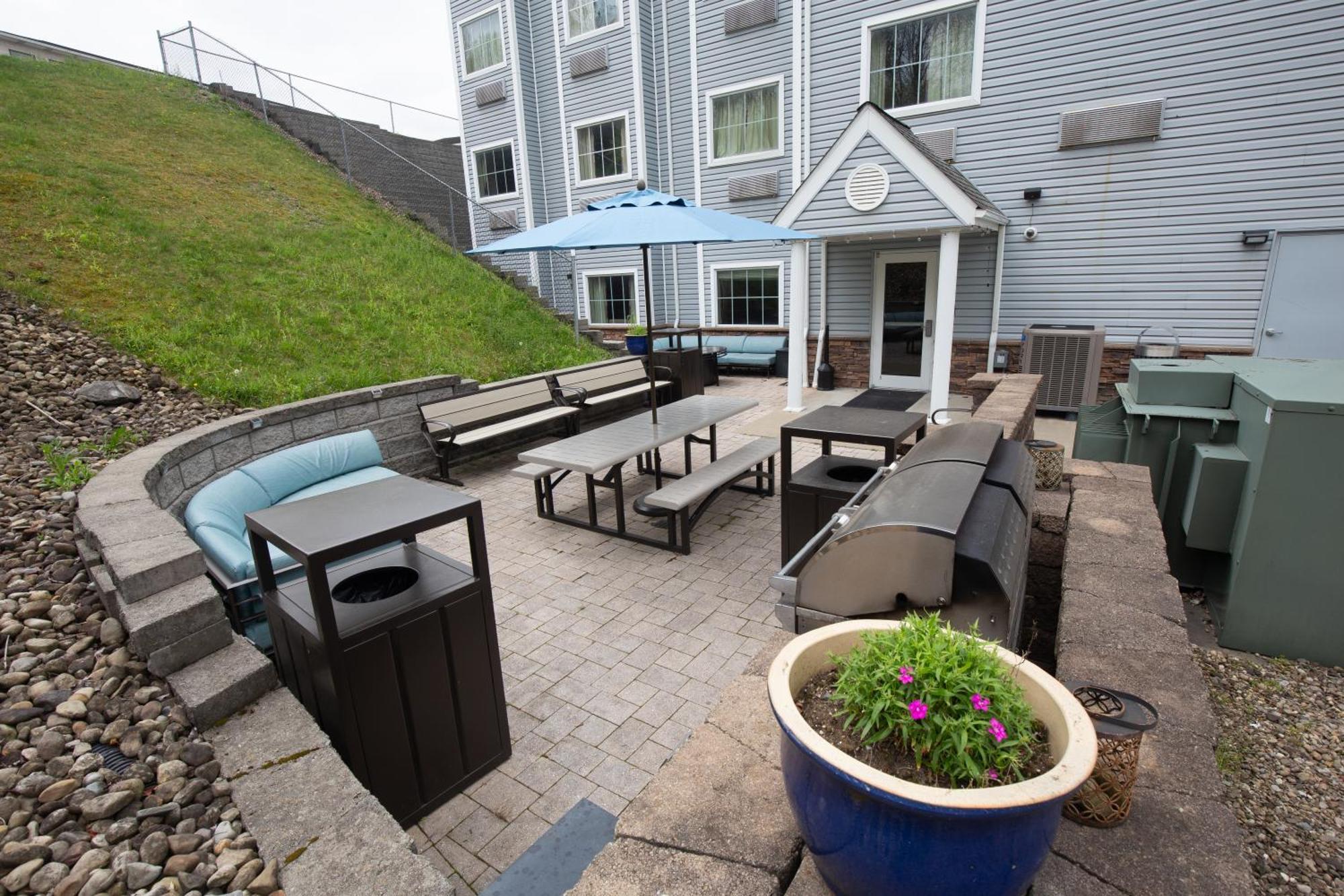 Microtel Inn & Suites By Wyndham Waynesburg Экстерьер фото