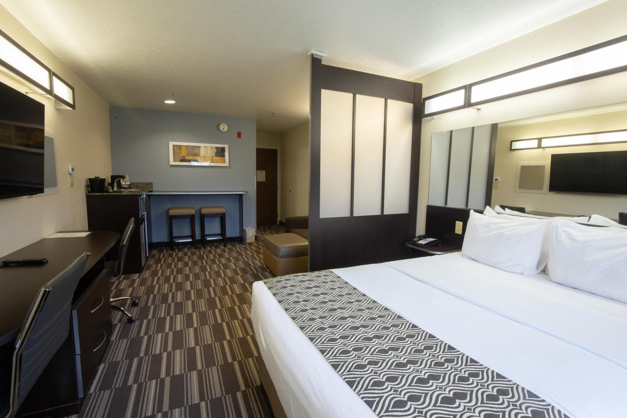 Microtel Inn & Suites By Wyndham Waynesburg Экстерьер фото