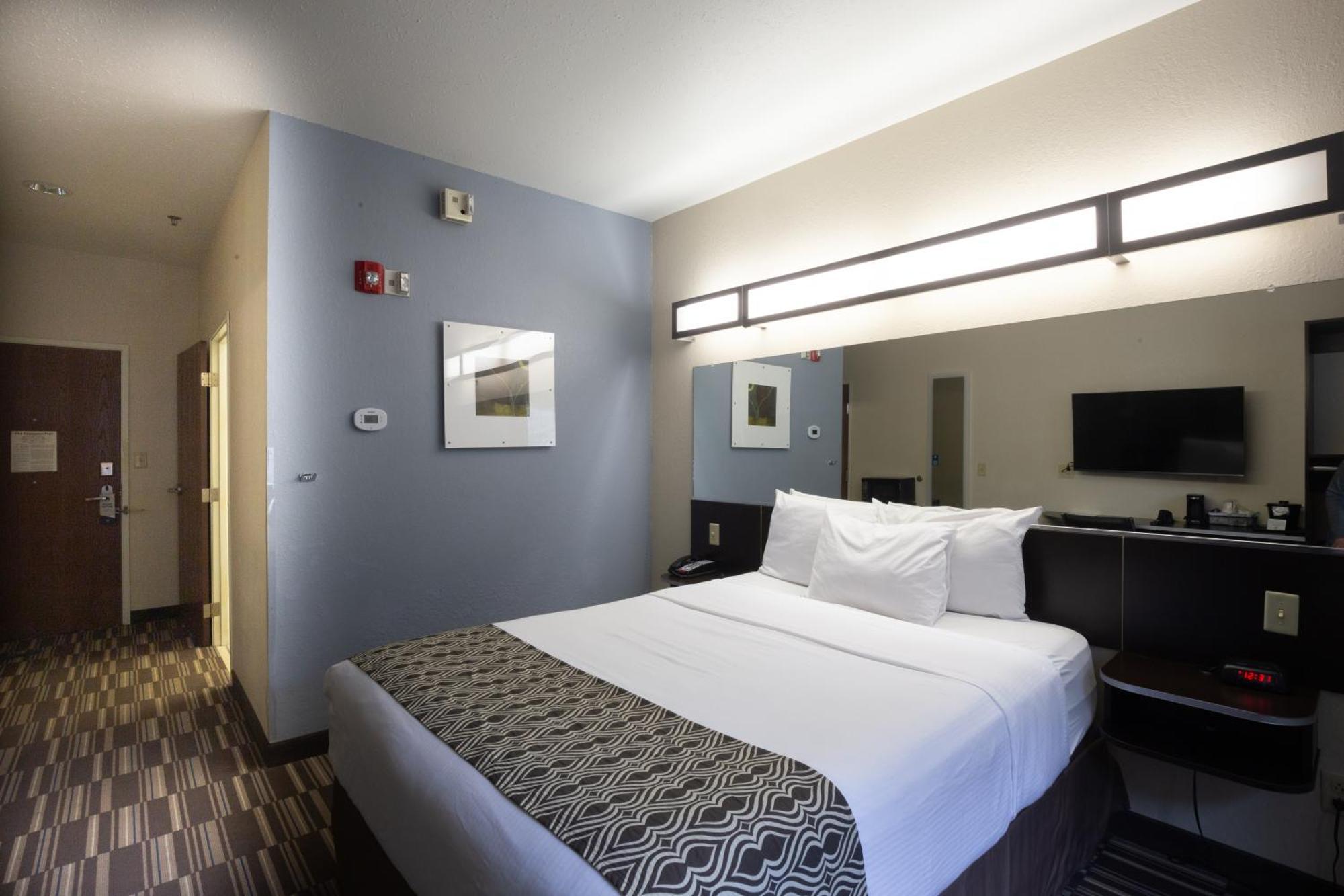 Microtel Inn & Suites By Wyndham Waynesburg Экстерьер фото