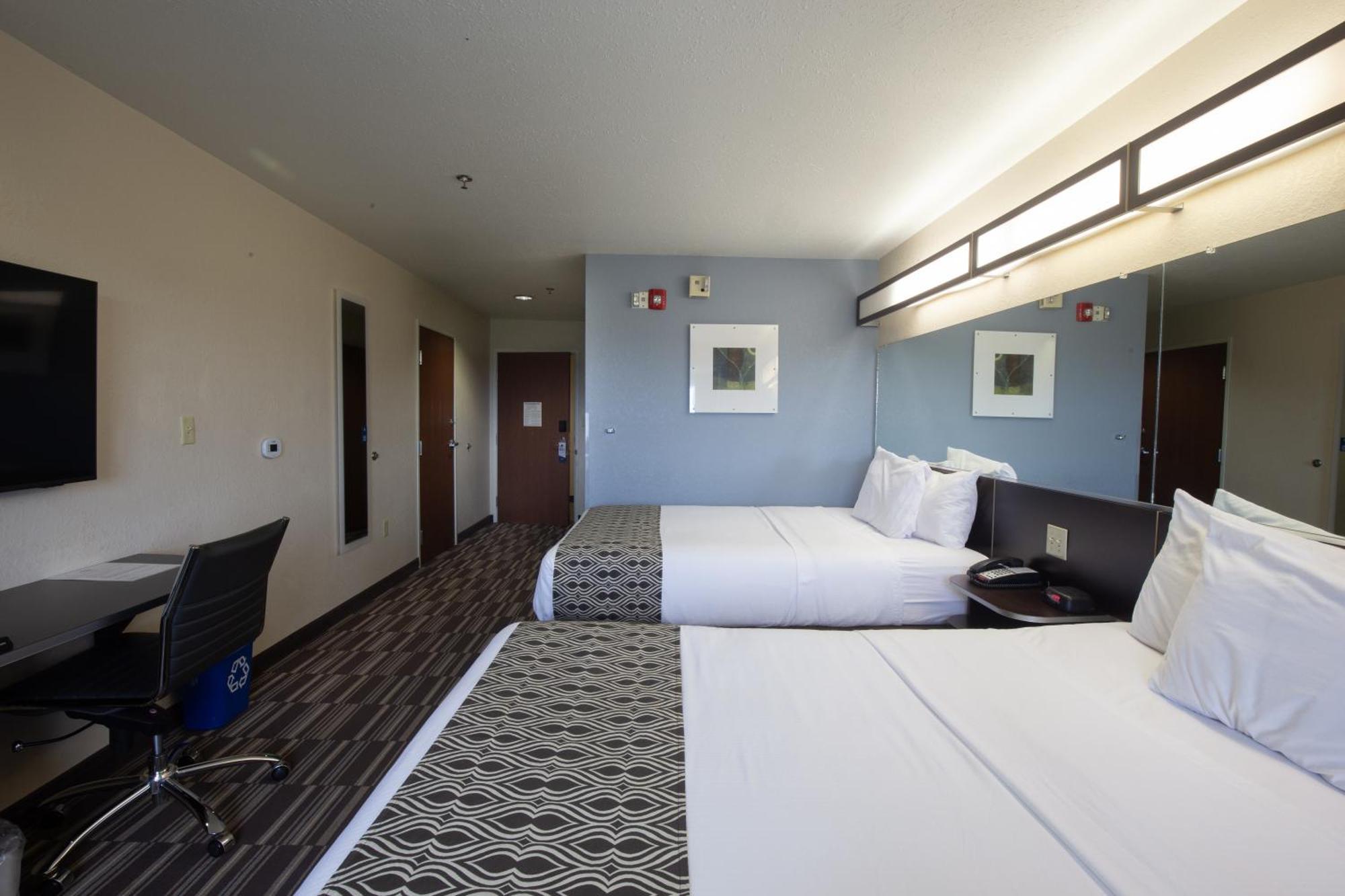 Microtel Inn & Suites By Wyndham Waynesburg Экстерьер фото