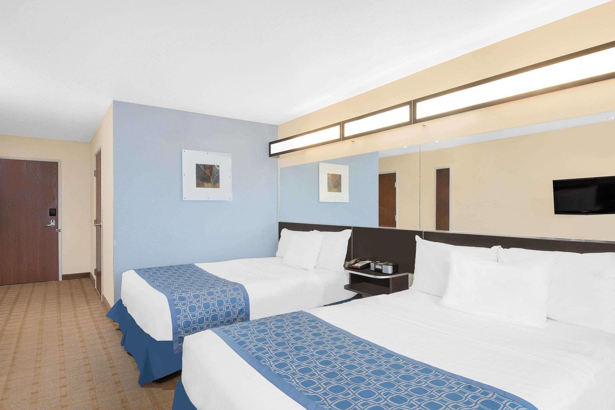 Microtel Inn & Suites By Wyndham Waynesburg Экстерьер фото